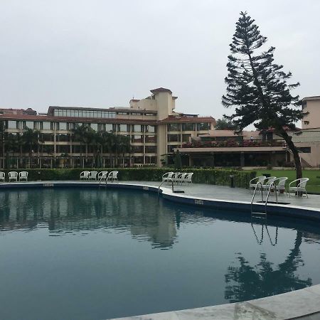 Hotel Mountview Chandigarh Bagian luar foto