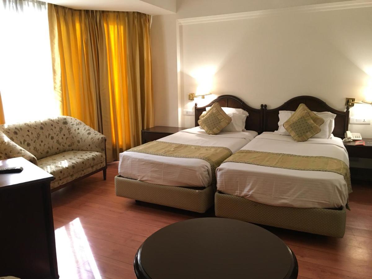Hotel Mountview Chandigarh Bagian luar foto