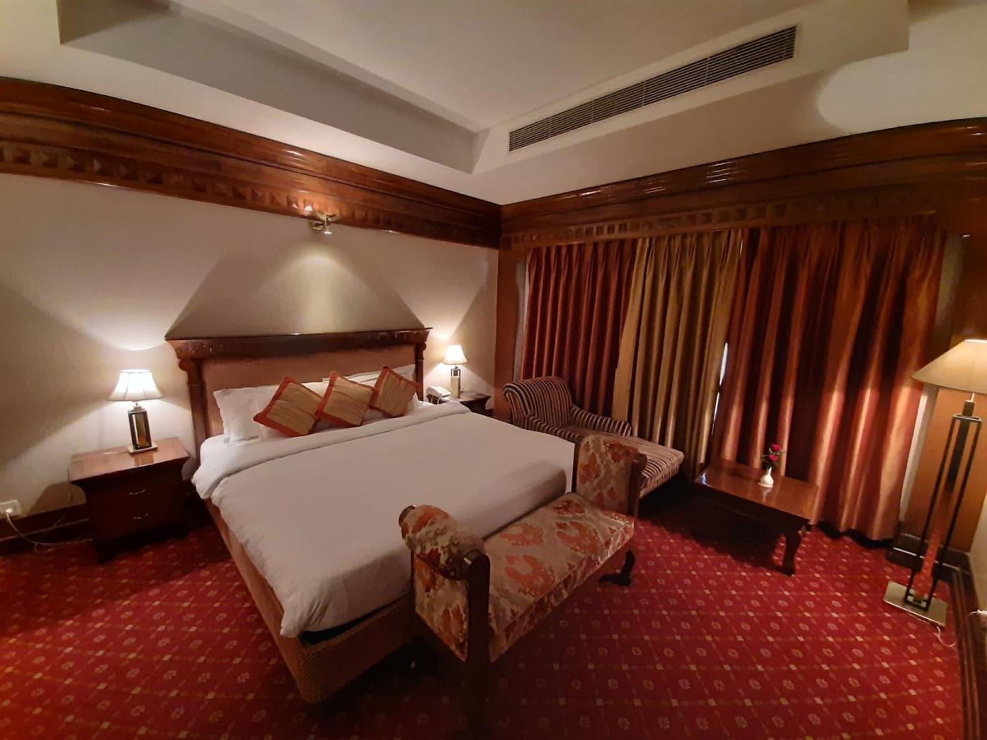 Hotel Mountview Chandigarh Bagian luar foto