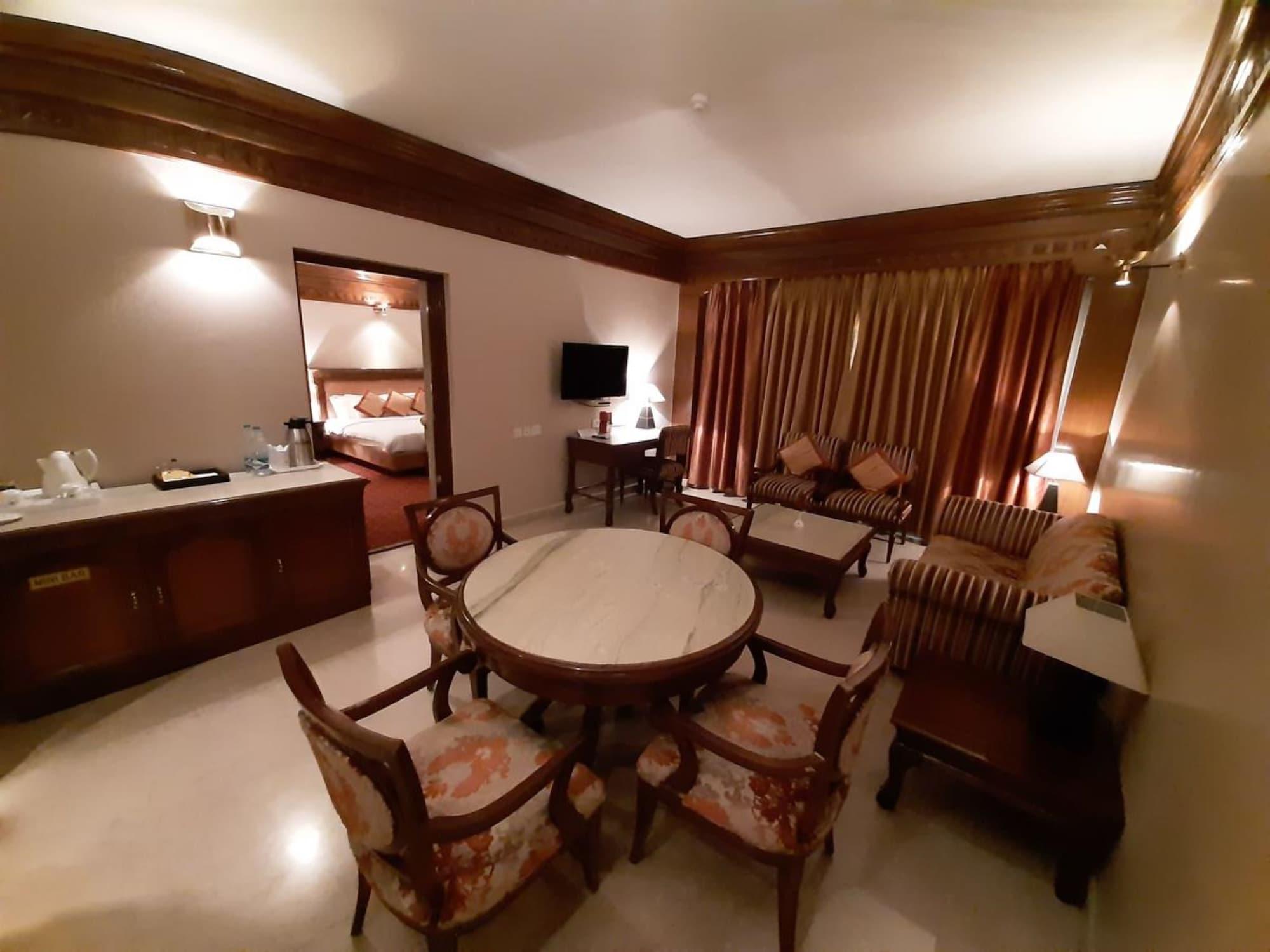 Hotel Mountview Chandigarh Bagian luar foto