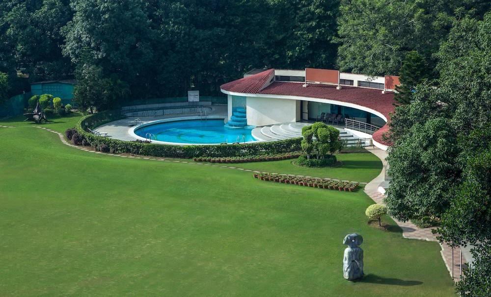 Hotel Mountview Chandigarh Bagian luar foto
