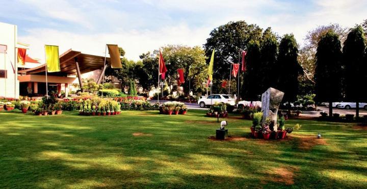 Hotel Mountview Chandigarh Bagian luar foto