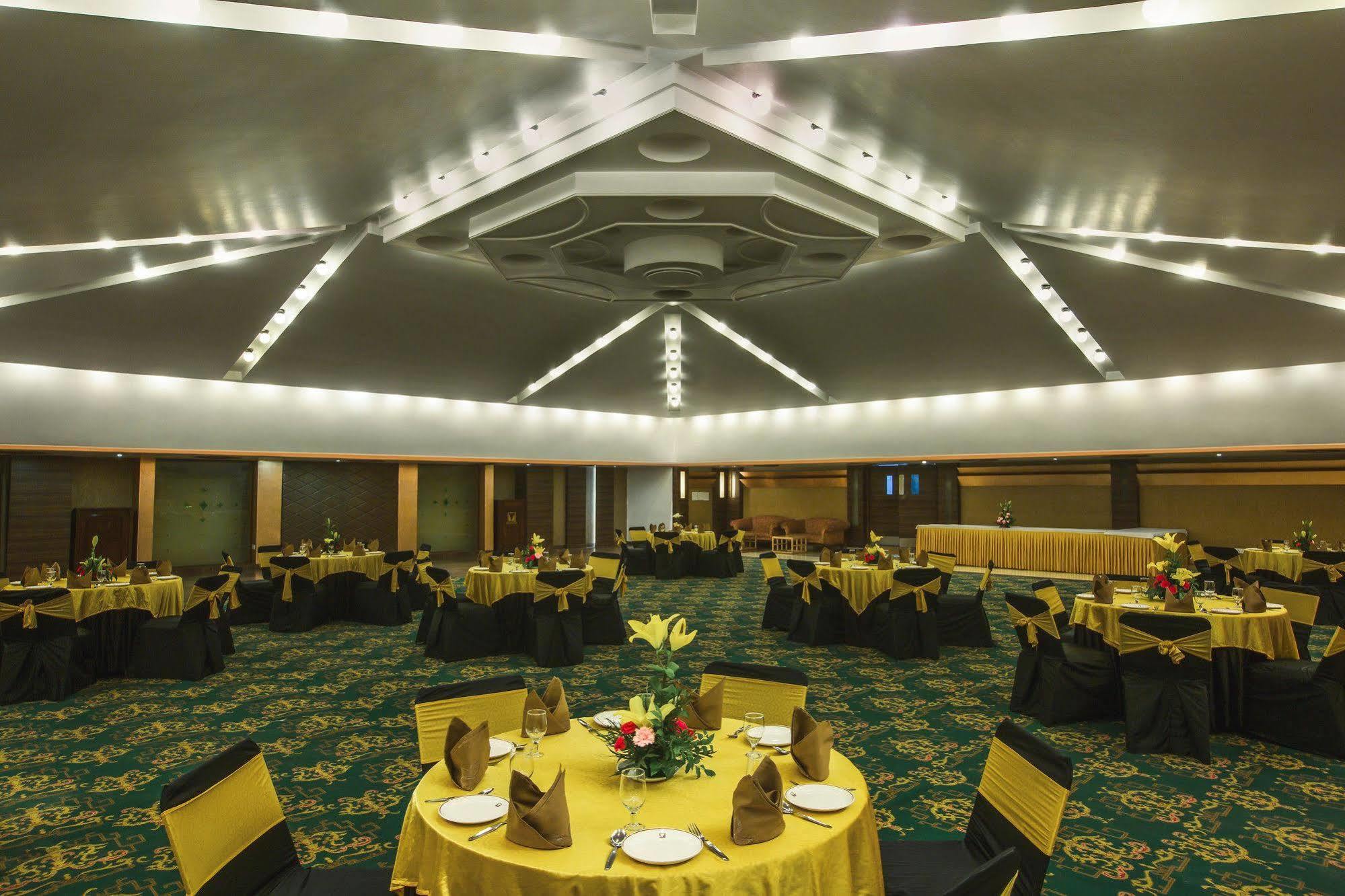 Hotel Mountview Chandigarh Bagian luar foto