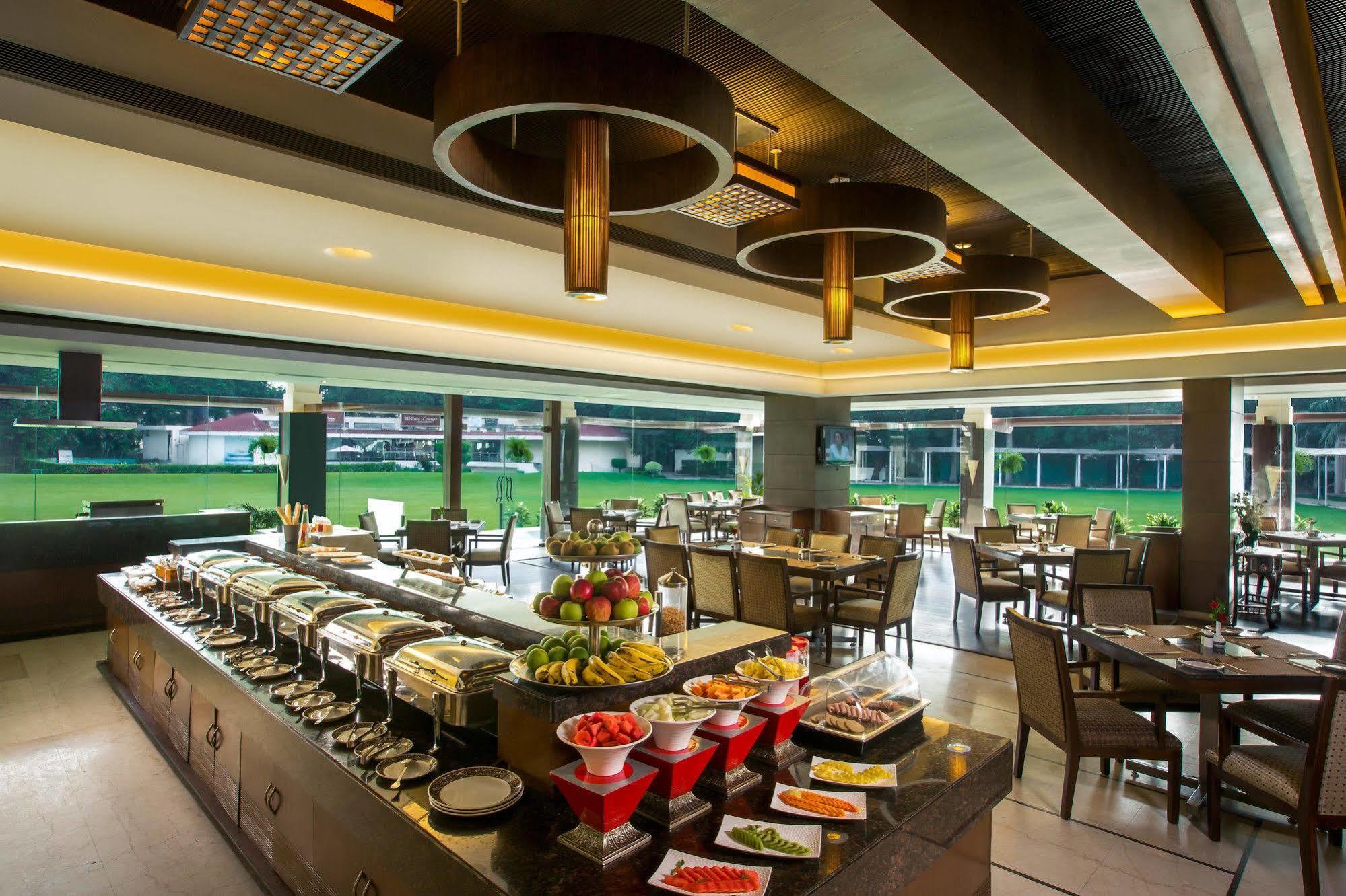 Hotel Mountview Chandigarh Bagian luar foto