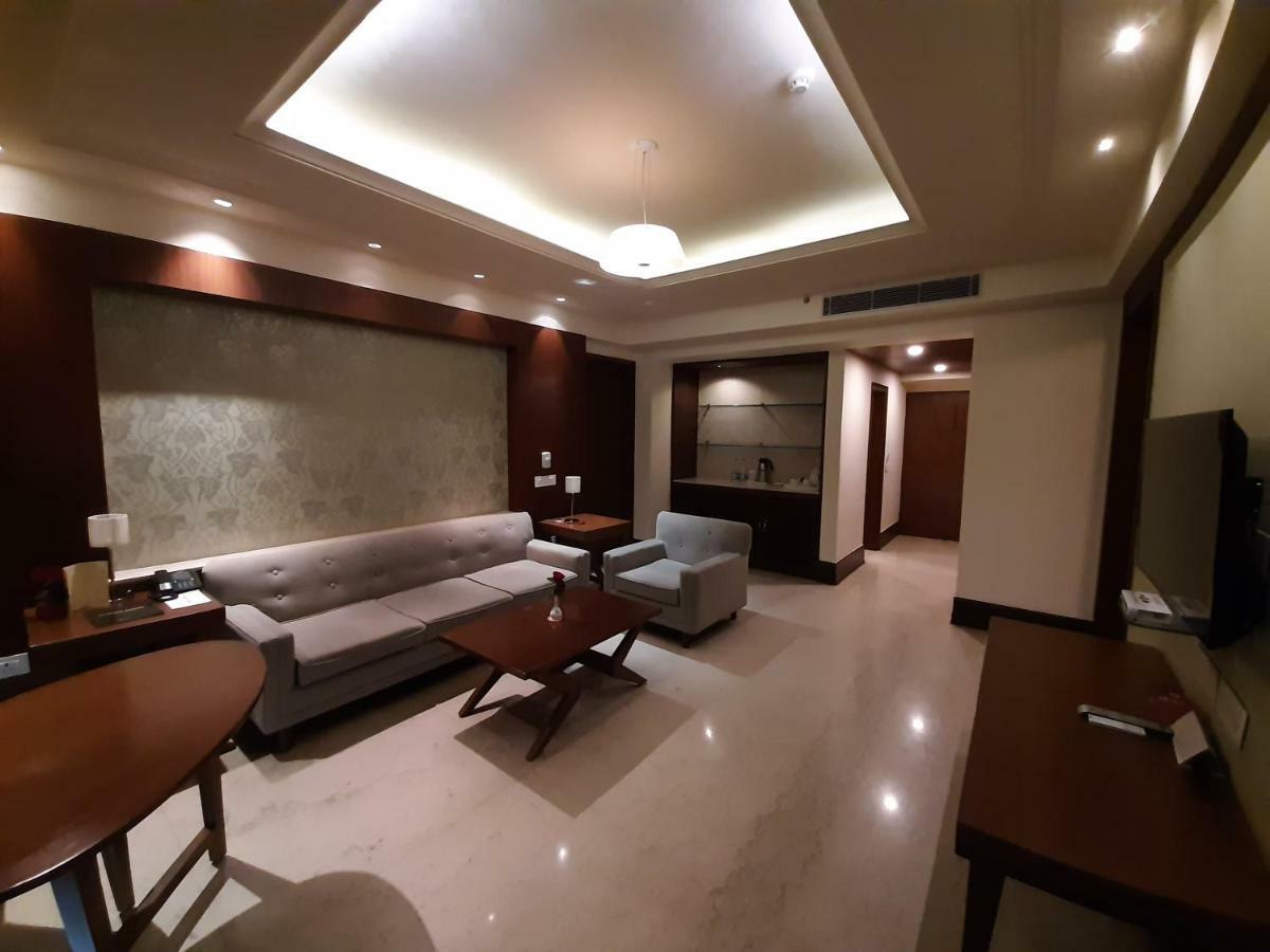 Hotel Mountview Chandigarh Bagian luar foto