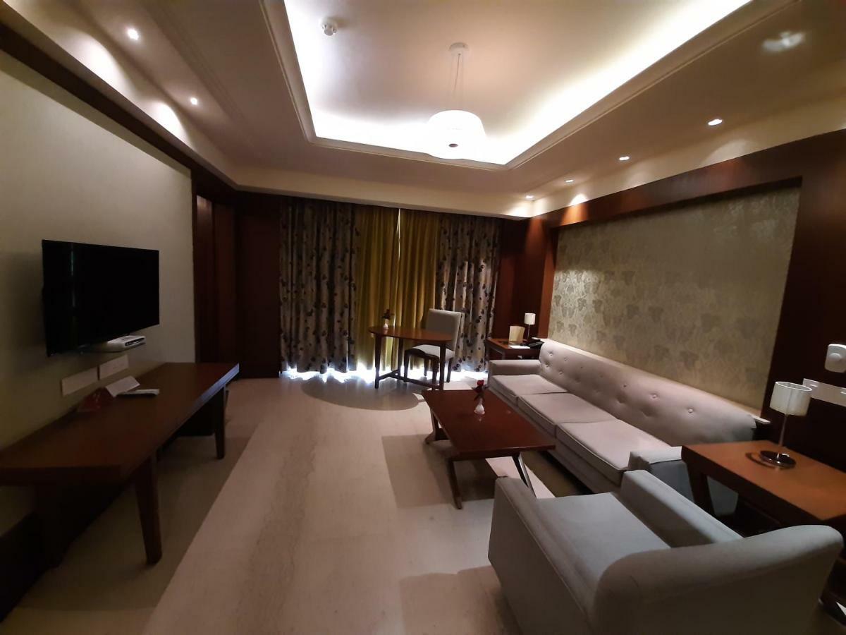 Hotel Mountview Chandigarh Bagian luar foto