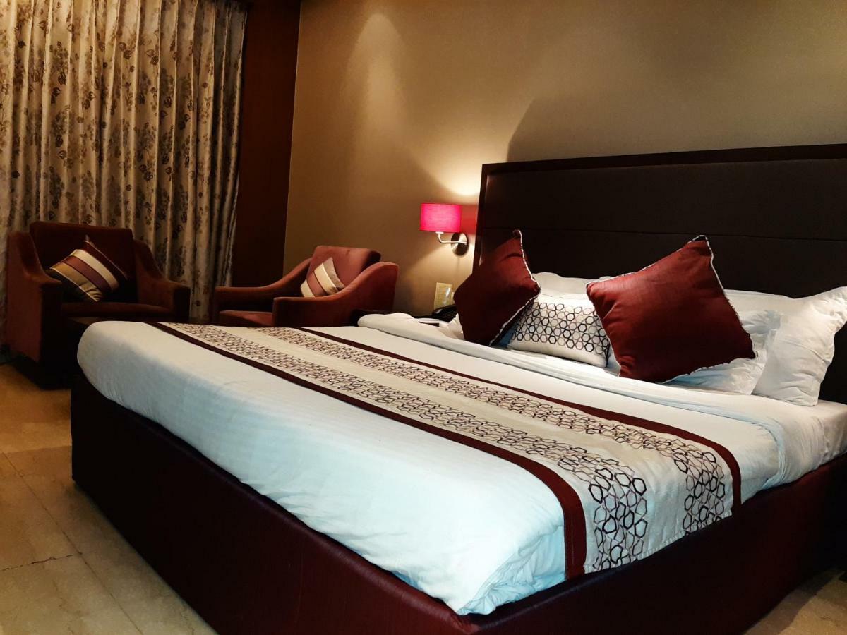 Hotel Mountview Chandigarh Bagian luar foto